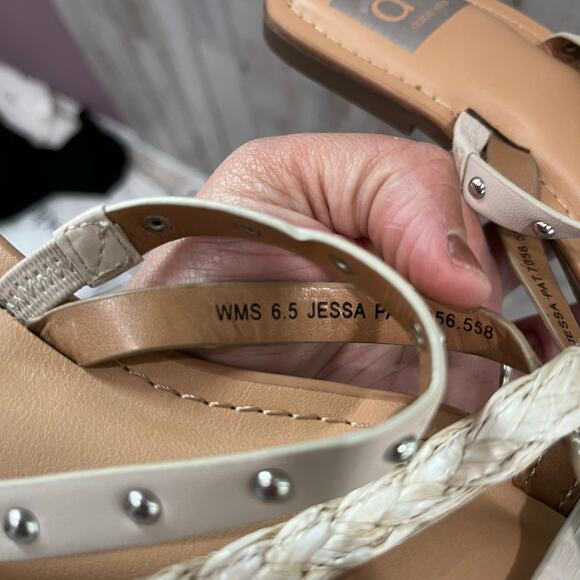 DV by Dolce Vita Jessa Strappy Flats Sandals Womens Size 6.5 Studded Metallic - Picture 3 of 4